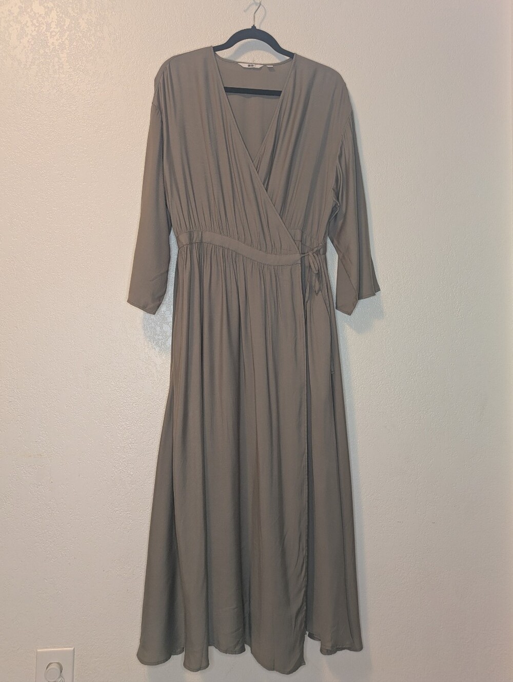 Uniqlo Taupe Wrap Midi Dress with Waist Tie - Picture 5 of 9